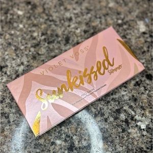Eye shadow and pressed pigment palette